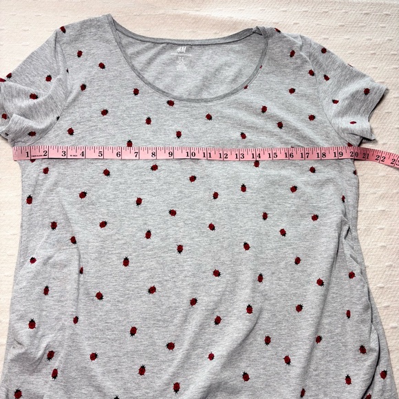 H&M maternity Cotton T-shirt gray with an adorable ladybug‎ pattern Size XL - Picture 7 of 11